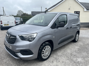 2019 Vauxhall Combo 1.5 Turbo D 2000 Sportive in Grey — image 3
