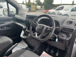 2019 Vauxhall Combo 1.5 Turbo D 2000 Sportive in Grey — image 4