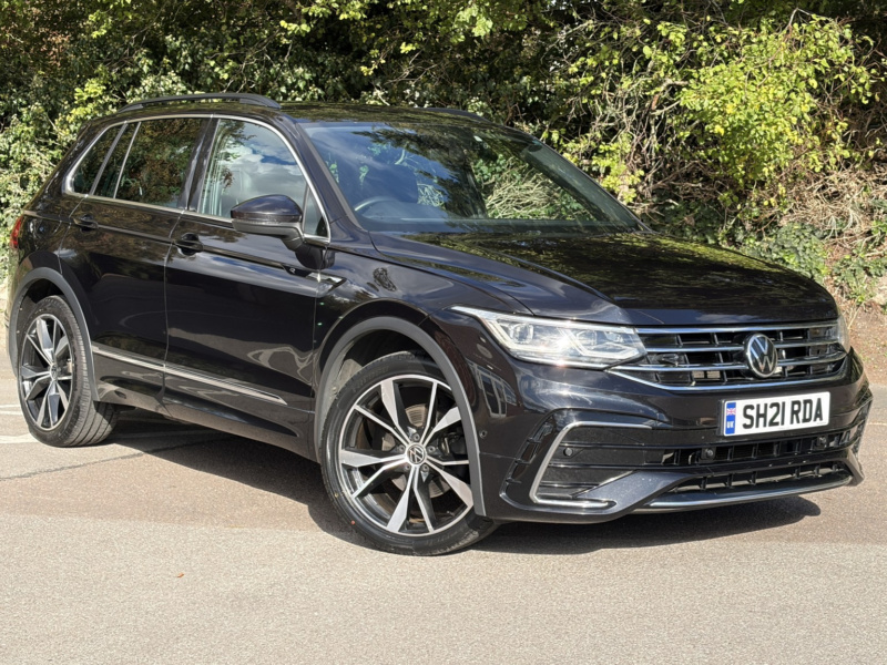 2021 Volkswagen Tiguan 2.0 Tdi R-Line in Black — image 1