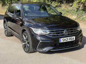 2021 Volkswagen Tiguan 2.0 Tdi R-Line in Black — image 4