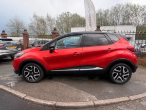 2017 Renault Captur 1.5 Dci Energy Signature Nav Euro 6 (s/s) 5dr in Red — image 5