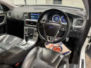 2012 Volvo V60 1.6 T4 R-Design Lux Nav Powershift Euro 5 5dr in White — image 2