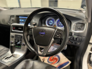 2012 Volvo V60 1.6 T4 R-Design Lux Nav Powershift Euro 5 5dr in White — image 3