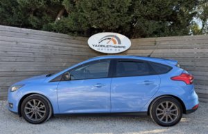 2016 Ford Focus 1.0 T Ecoboost Titanium in Blue — image 2
