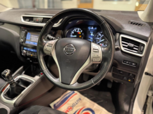 2014 Nissan Qashqai 1.2 Dig-T Acenta Premium 2WD Euro 5 (s/s) 5dr in White — image 2