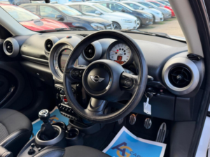 2012 MINI Countryman 1.6 Cooper S All4 Euro 5 (s/s) 5dr in White — image 3