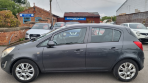 2012 Vauxhall Corsa 1.4 16v Se in Grey — image 3