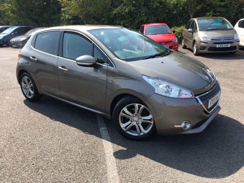 2013 Peugeot 208 1.6 E-Hdi Allure Euro 5 (s/s) 5dr in Grey — image 1