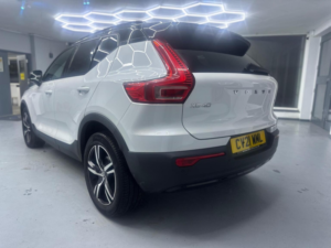 2021 Volvo Xc40 1.5 T3 R-Design Euro 6 (s/s) 5dr in White — image 5
