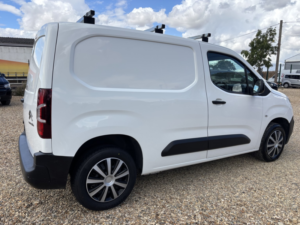 2022 Citroen Berlingo 1.5 Bluehdi 1000 Enterprise M Pro in White — image 3