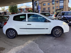 2009 Renault Clio 1.2 16v Extreme 3dr in Other — image 3