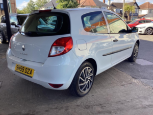 2009 Renault Clio 1.2 16v Extreme 3dr in Other — image 4