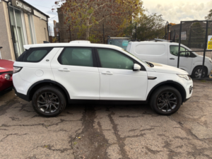 2018 Land Rover Discovery Sport 2.0 Td4 Se Tech SUV 5dr Diesel Auto 4WD Euro 6 (s/s) (180 Ps) in White — image 2