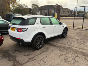 2018 Land Rover Discovery Sport 2.0 Td4 Se Tech SUV 5dr Diesel Auto 4WD Euro 6 (s/s) (180 Ps) in White — image 3