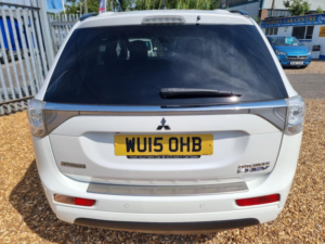 2015 Mitsubishi Outlander 2.0h 12kwh Gx4hs CVT 4WD Euro 5 (s/s) 5dr in White — image 6