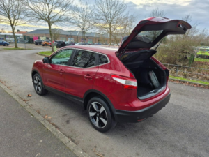 2015 Nissan Qashqai 1.5 Dci N-Tec SUV 5dr Diesel Manual 2WD Euro 6 (s/s) (110 Ps) in Red — image 6