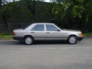 1988 Mercedes-Benz 230 Ref 8364 - Mercedes Benz W124 230e Saloon Auto 24k Only – Air Con Rhd - Ex Japan in Other — image 2