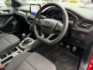 2020 Ford Focus 1.0t Ecoboost St-Line Euro 6 (s/s) 5dr in Red — image 3