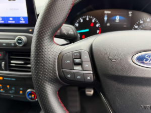 2020 Ford Focus 1.0t Ecoboost St-Line Euro 6 (s/s) 5dr in Red — image 5