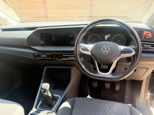2022 Volkswagen Caddy Maxi 5 SEAT Diesel Wheelchair Accessible Disabled Access Vehicle Wav in Black — image 2