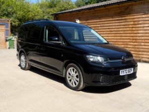 2022 Volkswagen Caddy Maxi 5 SEAT Diesel Wheelchair Accessible Disabled Access Vehicle Wav in Black — image 3