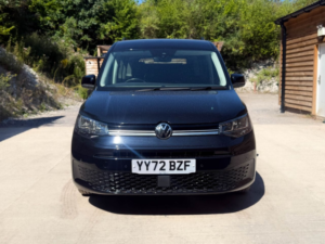 2022 Volkswagen Caddy Maxi 5 SEAT Diesel Wheelchair Accessible Disabled Access Vehicle Wav in Black — image 4