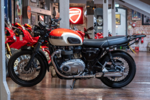 2019 Triumph Bonneville T100 *stunning Example* in White — image 3