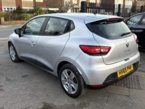 2015 Renault Clio 1.2 Play 1.2 16v 75 in Silver — image 5