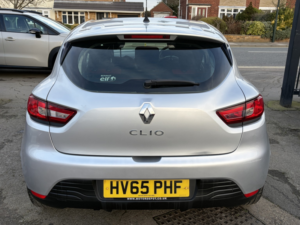 2015 Renault Clio 1.2 Play 1.2 16v 75 in Silver — image 6