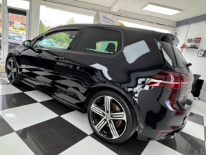 2017 Volkswagen Golf 2.0 Tsi Bluemotion Tech R 4motion Euro 6 (s/s) 3dr in Black — image 4