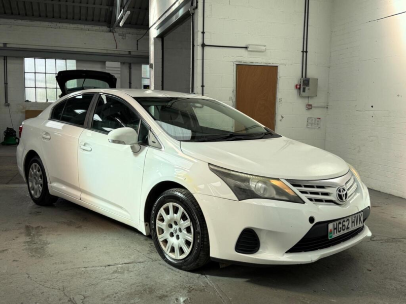 2012 Toyota Avensis 2.0 D-4d T2 Euro 5 4dr in White — image 1