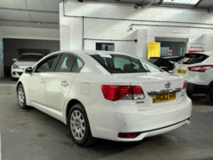 2012 Toyota Avensis 2.0 D-4d T2 Euro 5 4dr in White — image 4