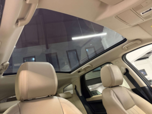 2015 Land Rover Discovery Sport 2.2 Sd4 Hse SUV 5dr Diesel Auto 4WD Euro 5 (s/s) (190 Ps) in Grey — image 4