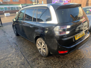 2016 Citroen Grand C4 Picasso 1.6 Bluehdi Flair Eat6 Euro 6 (s/s) 5dr in Black — image 4