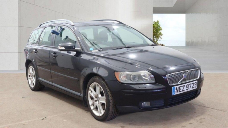 2006 Volvo V50 2.0d Se 5dr in Black — image 1