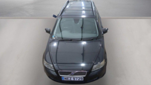 2006 Volvo V50 2.0d Se 5dr in Black — image 2