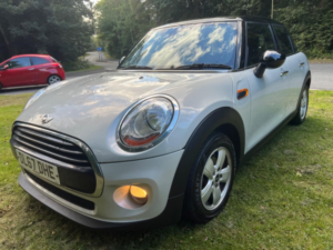 2017 MINI Hatch 1.5 5-Door Hatch Cooper D in Silver — image 4
