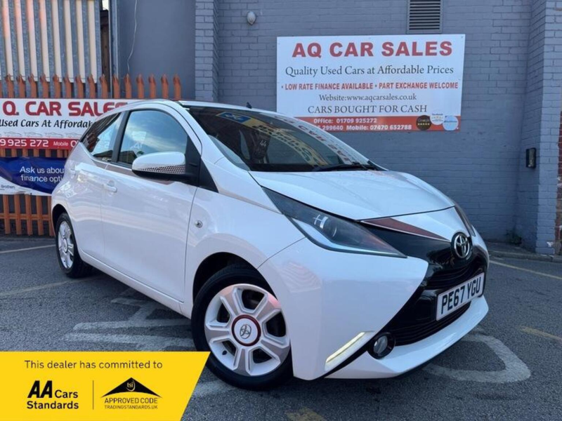2017 Toyota Aygo 1.0 Vvt-I X-Claim Funroof Euro 6 5dr in White — image 1