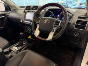 2017 Toyota Land Cruiser 2.8d Invincible X Auto 4WD Euro 6 5dr (7 Seats) in White — image 3