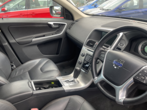 2011 Volvo Xc60 2.4 D5 Se Lux in Grey — image 6