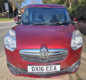 2016 Vauxhall Combo 1.6 Cdti 2300 16v Sportive in Red — image 3