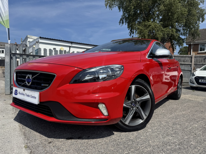 2014 Volvo V40 1.6 T2 R-Design in Red — image 1