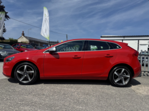 2014 Volvo V40 1.6 T2 R-Design in Red — image 2