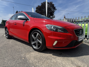2014 Volvo V40 1.6 T2 R-Design in Red — image 5