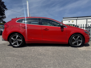 2014 Volvo V40 1.6 T2 R-Design in Red — image 6