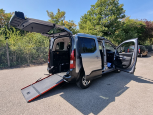 2021 Peugeot Rifter 1.2 Puretech Allure in Grey — image 4