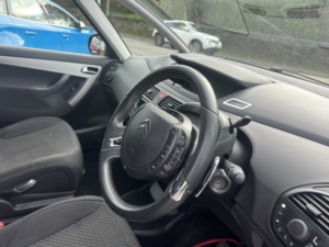 2012 Citroen C4 Picasso 1.6 Hdi Vtr+ in Red — image 3
