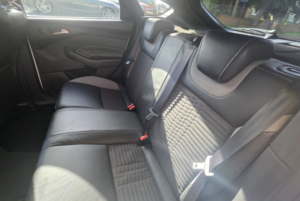 2013 Ford Focus 2.0 T Ecoboost St-2 in White — image 4