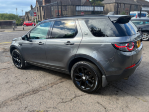 2017 Land Rover Discovery Sport 2.0 Td4 Hse SUV 5dr Diesel Manual 4WD Euro 6 (s/s) (5 Seat) (150 Ps) in Grey — image 5