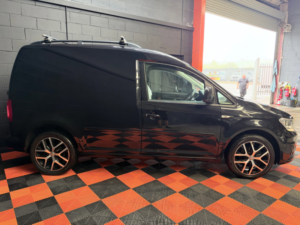 2017 Volkswagen Caddy 2.0 Tdi C20 Bluemotion Tech Black Edition Panel Van 5dr Diesel Manual Swb Euro 6 (s/s) (102 Ps) in Black — image 4